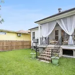 Stunning Luxury Home 2 Blocks From Streetcar