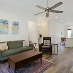 Stunning Luxury Home 2 Blocks From Streetcar