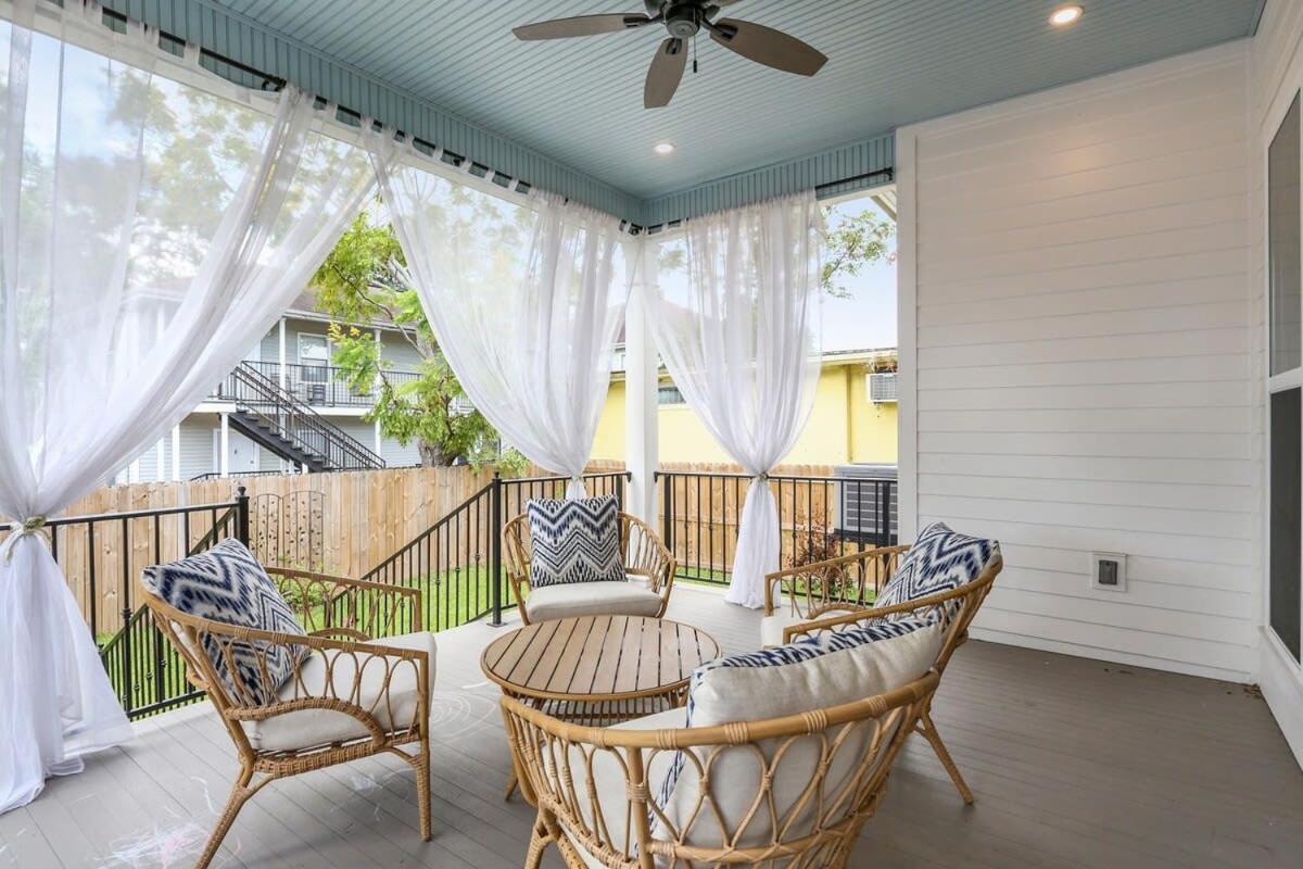 Stunning Luxury 2 Blocks From Streetcar Holiday home *