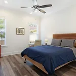 Stunning Luxury Home 2 Blocks From Streetcar