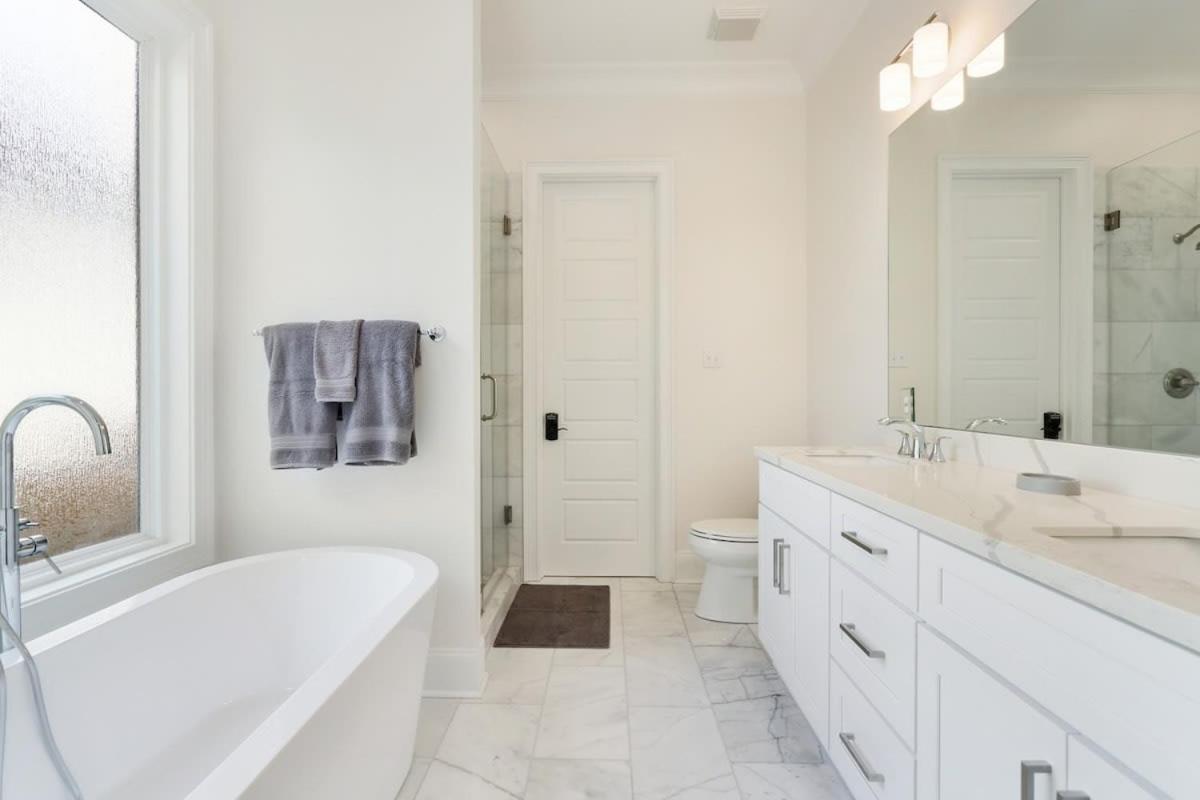 Holiday home Stunning Luxury 2 Blocks From Streetcar *