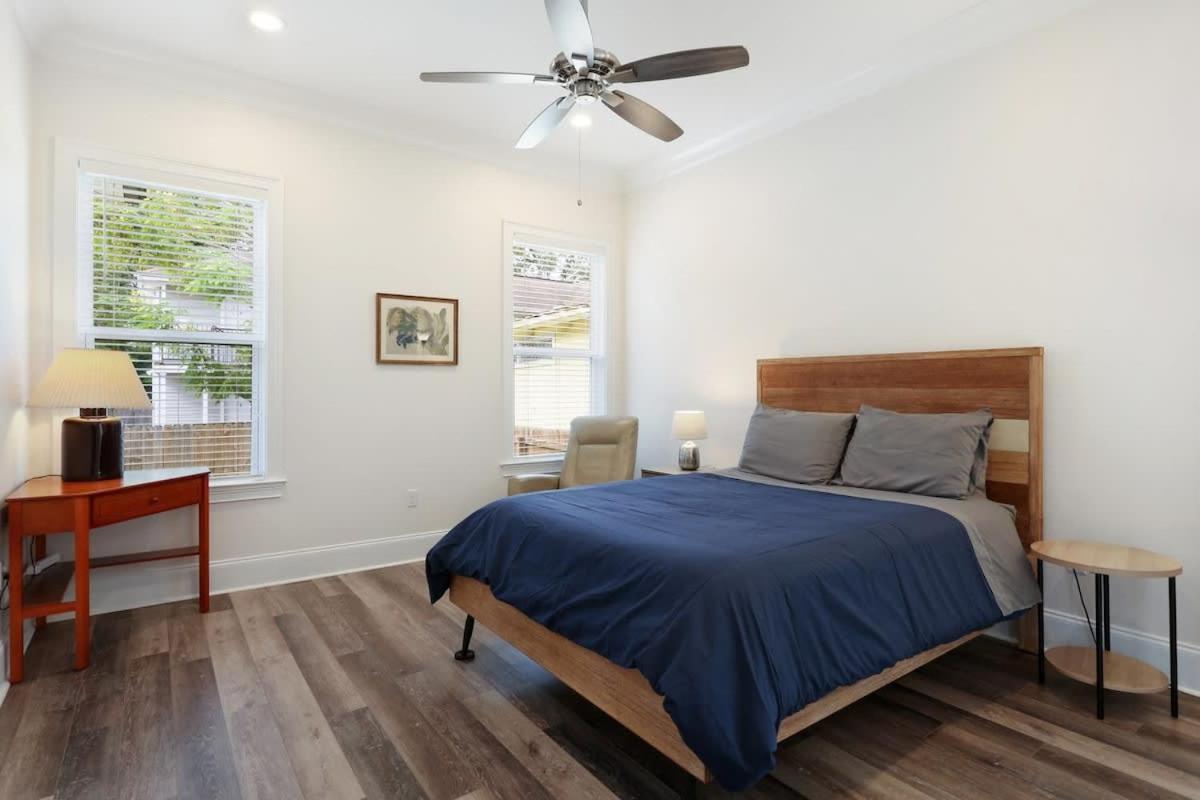 Stunning Luxury 2 Blocks From Streetcar Holiday home